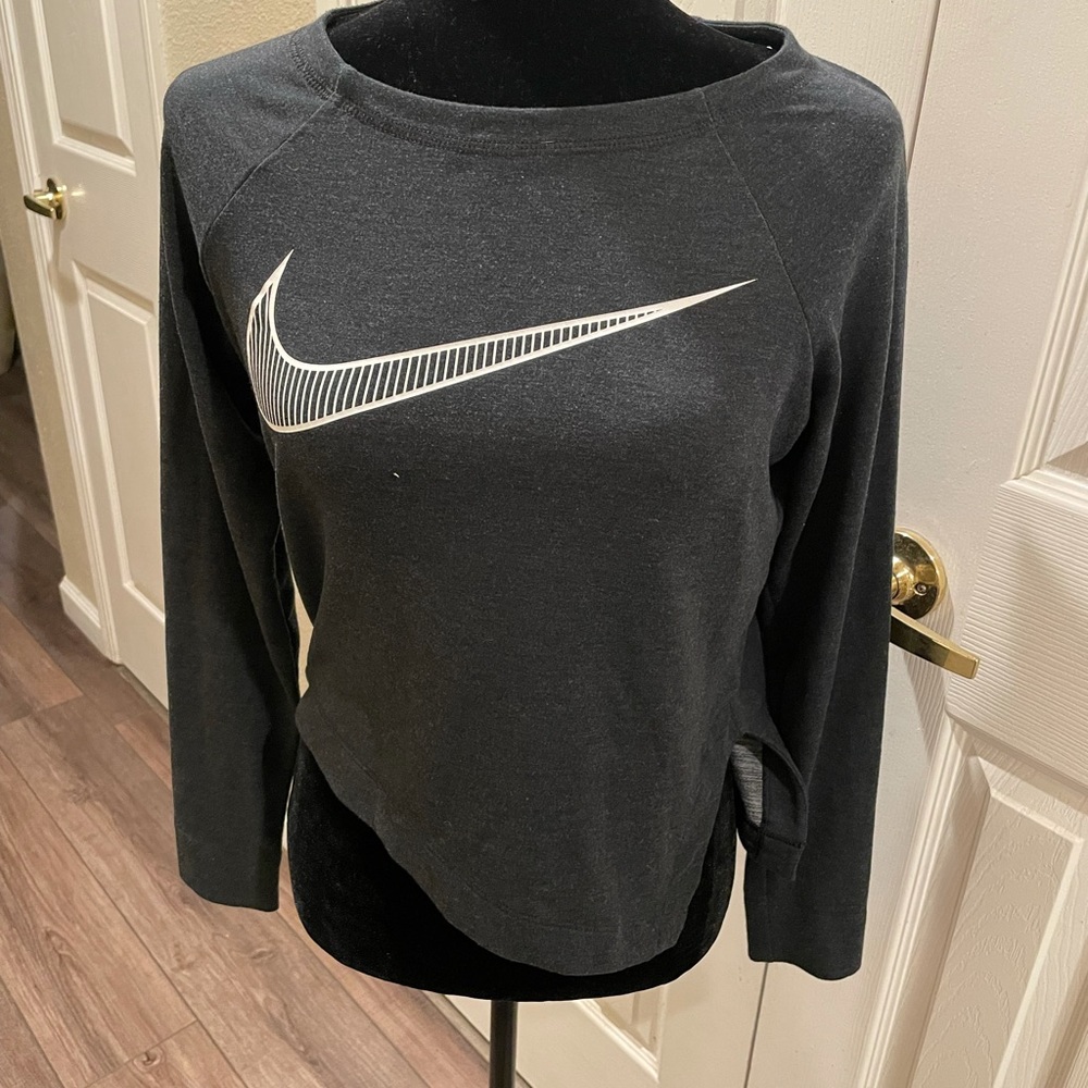 Nike crop top 3/4 sleeve